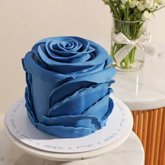 Floward Blue Flower Cake | Glam Father’s Day Flowers