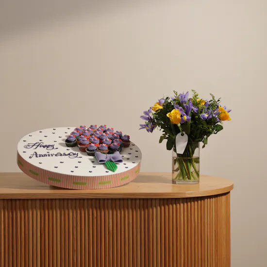 Helen's Mini Cup Cakes with Your Message | Flowers Vase