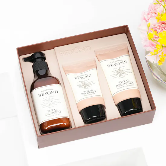 Beyond Set with Carnation Vase