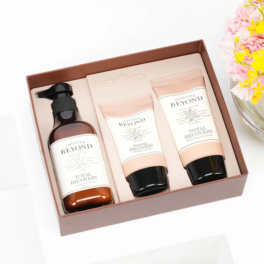 Beyond Set with Carnation Vase 5