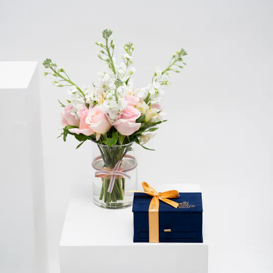 Godiva Mini Royal Chocolate Box | Soft Dreams Vase