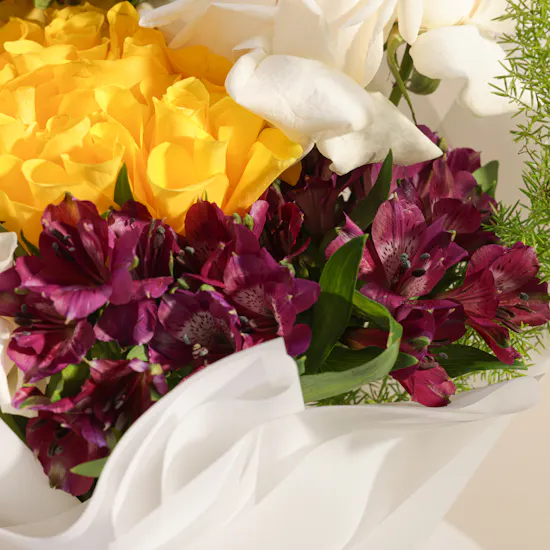 Floward Housewarming Cake | Secret Garden Flowers Bouquet