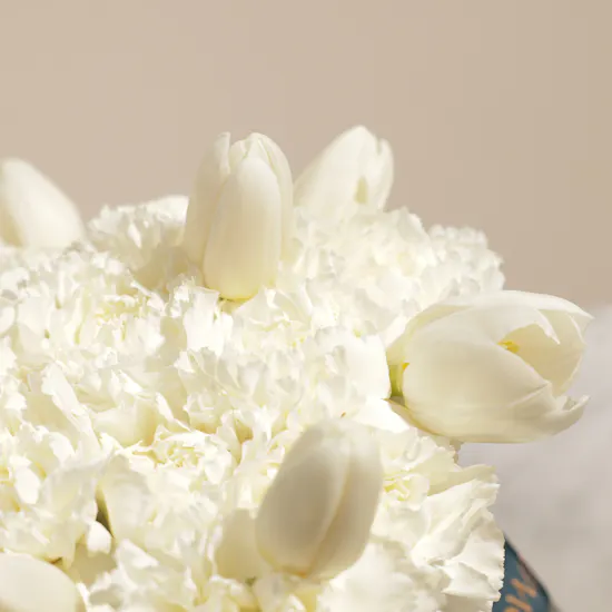 Bright White Flowers Vase