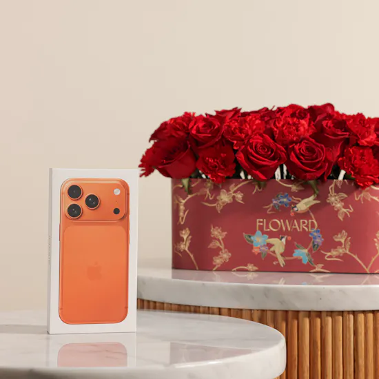 Apple iPhone 17 Pro Cosmic Orange 256GB | Heart's Red Warmth Flower Box