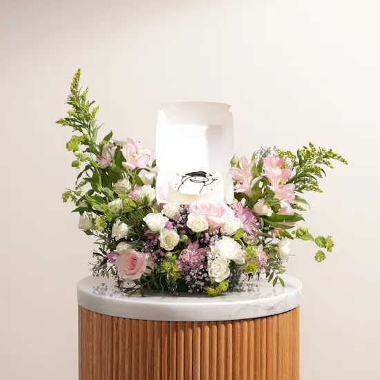 Sweetylicious Graduation Hat Korean Cake | Delightful Flowers