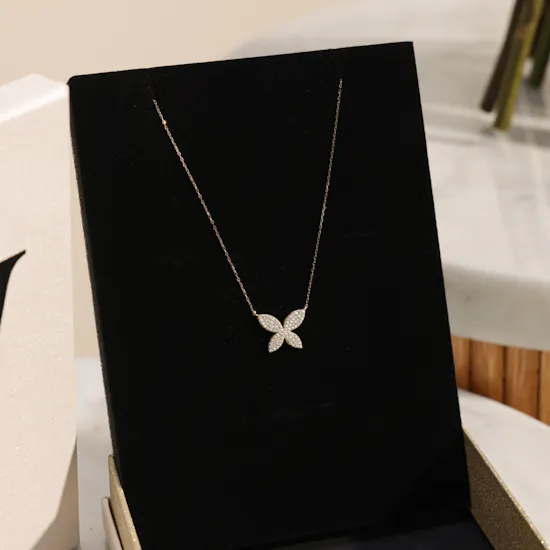 AV Jewelry Gold Necklace | Charming Flowers Bouquet