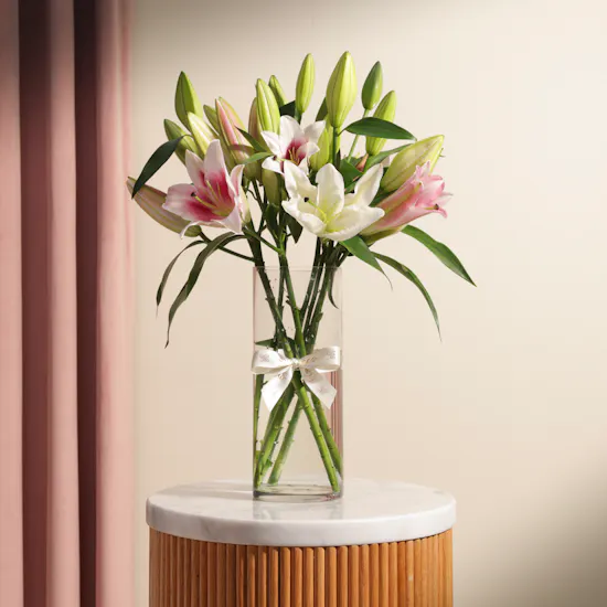 Harmonious Blend Lily Vase | 8 Flowers