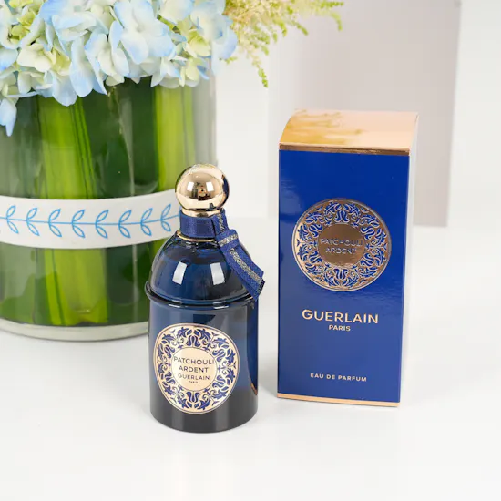 عطر جيرلان باتشولي اردنت للجنسين | مزهرية زهور