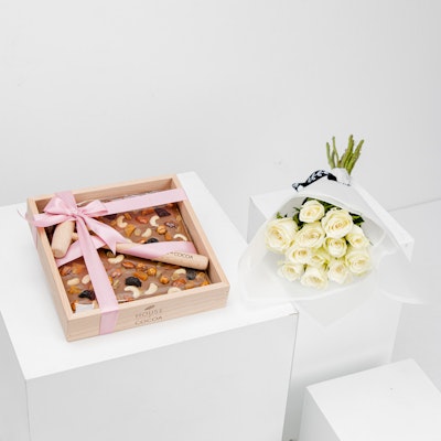 House of Cocoa Nuts Chocolate Block Hammer with White Roses