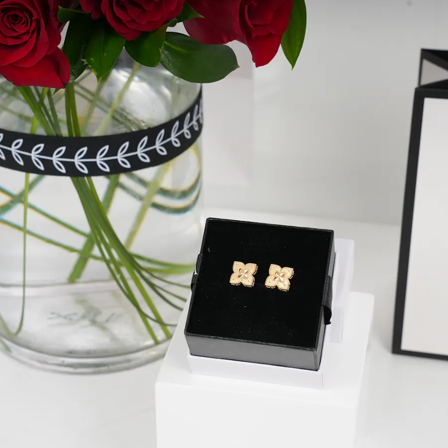 Nava Jewelry Gold Earrings | Red Roses Vase 4
