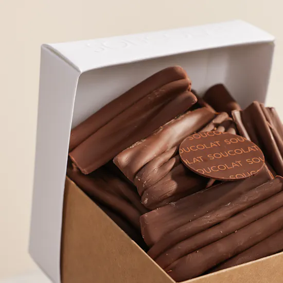 Soucolat Flakes Athel 43% Milk Chocolate Box | 18 Pieces