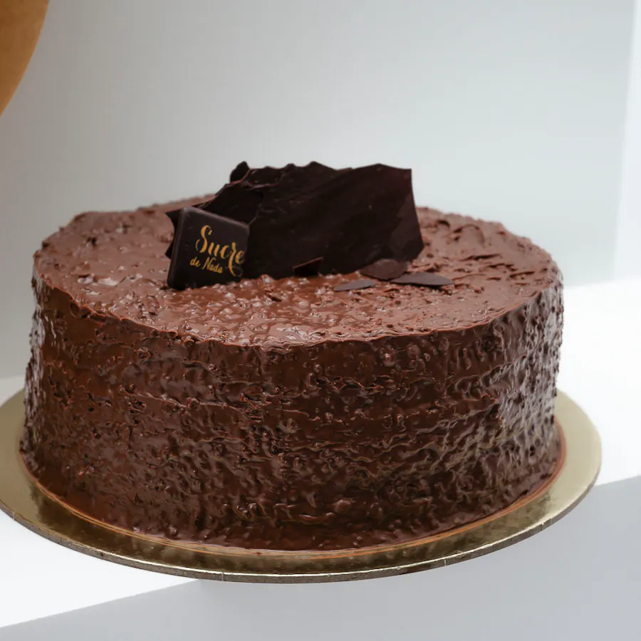 Sucre De Nada Crispy Chocolate Cake | Birthday Blooms 3