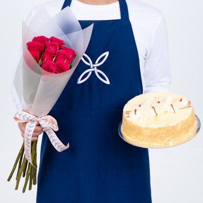 1kg Floward Victoria Limited Premium Cake | 10 Fuchsia Roses