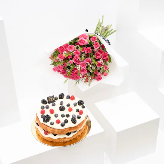 Sucre De Nada Vanilla White Chocolate Cake | Fuchsia Bouquet