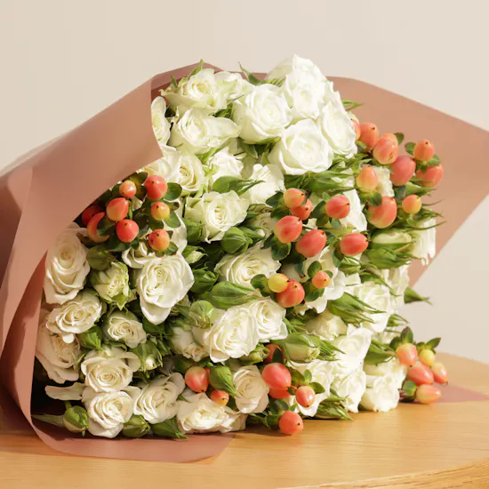 Bateel Qamara Gift Set | White Baby Rose