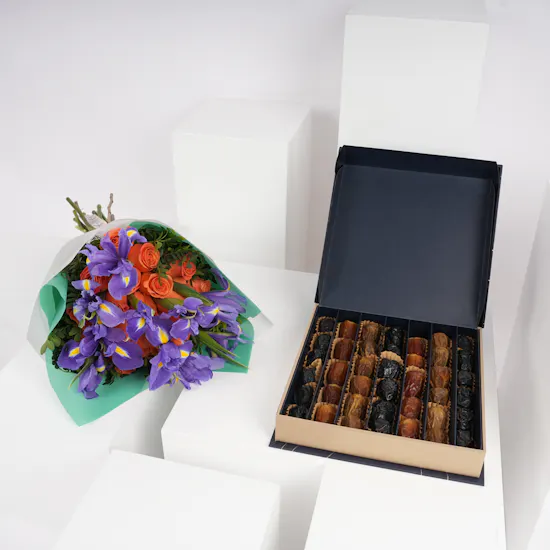 Nua Dates Signature Gifting Box | Blooms bouquet