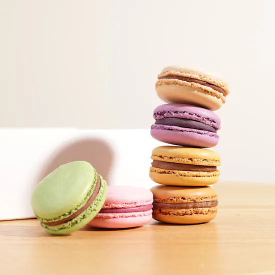 Patisserie By Guillermo Palomo Macarons Box | Blooms