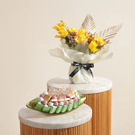 Bateel Chocolate Small Glass Tray | Enchanting Flower Bouquet