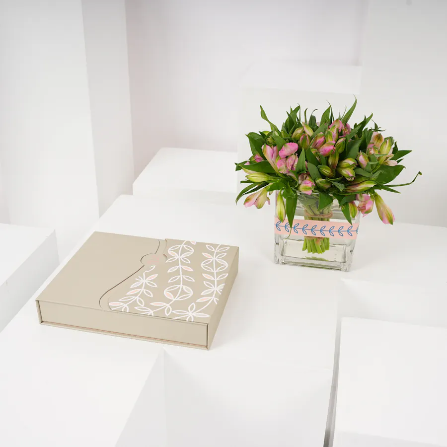 Floward Crunchy Chocolate Box | Alstroemeria Vase 6
