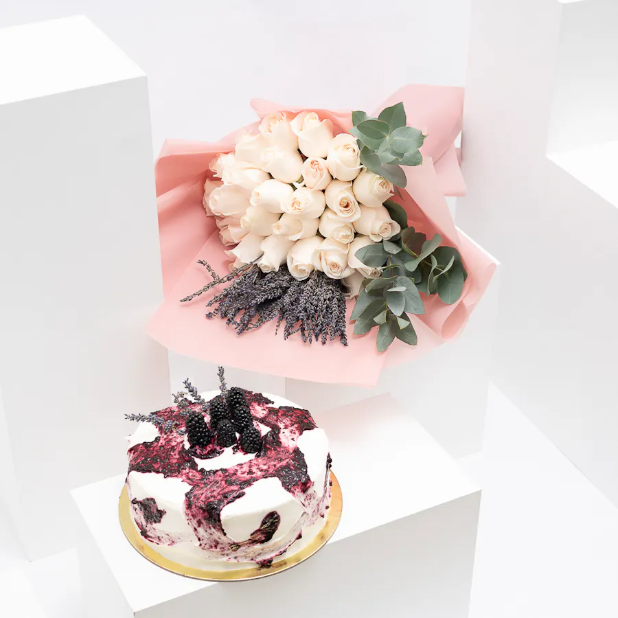 Sucre de Nada Blackberry and Lavender Cake | Delicate Blooms 6