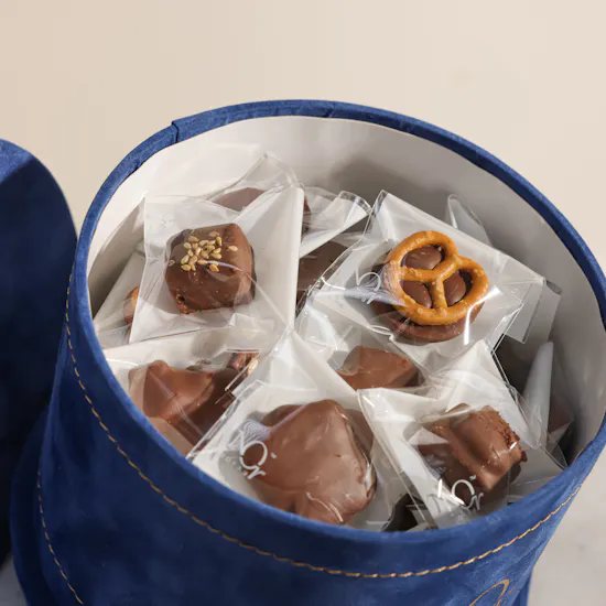 Nor Noyau Round Blue Velvet Medium Chocolate Box