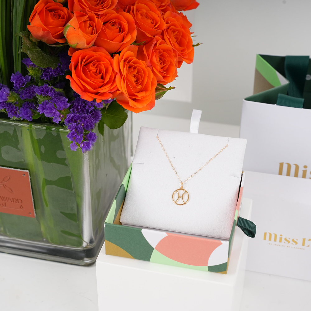 قلاده برج الحوت من مس ال من لازوردي | زهور متنوعة