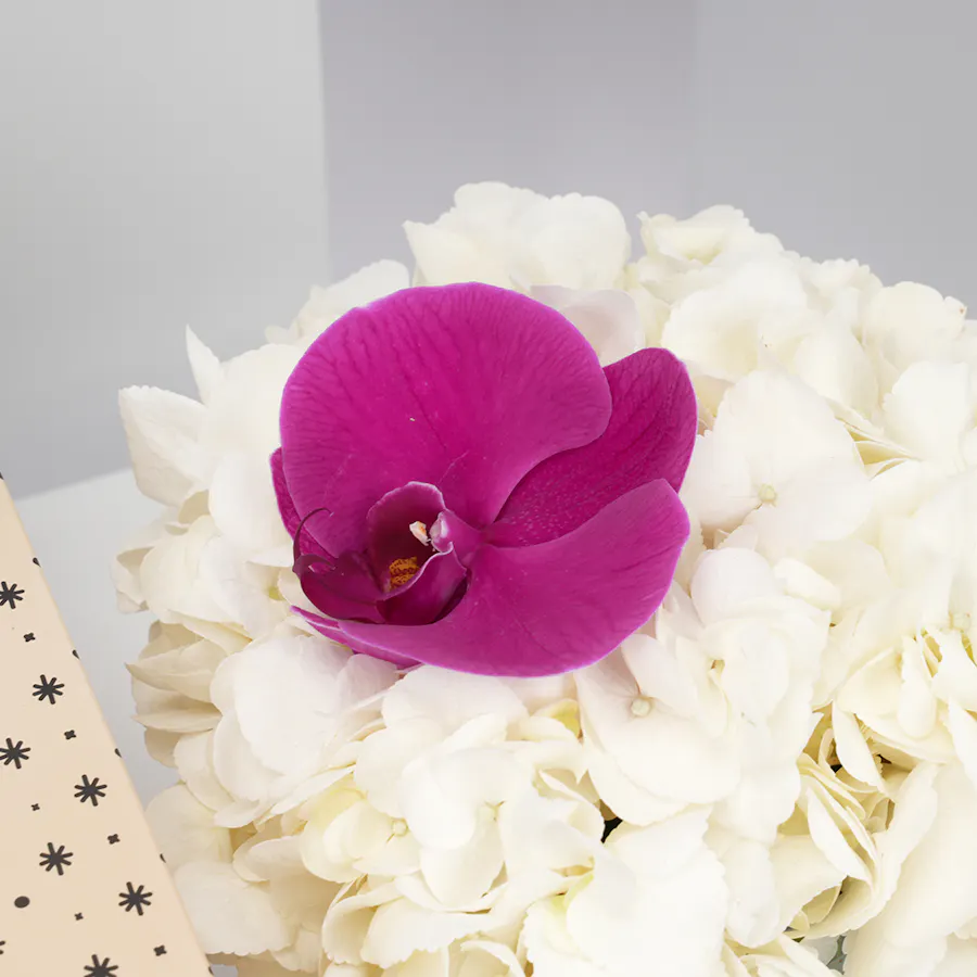 Chunk Cake with Soft Blooms Vase 3
