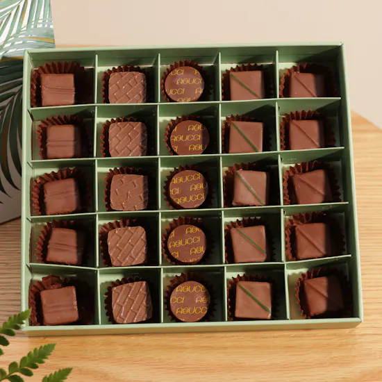 صندوق شوكولاتة النخلة من ابوتشي مع همسة التوليب
