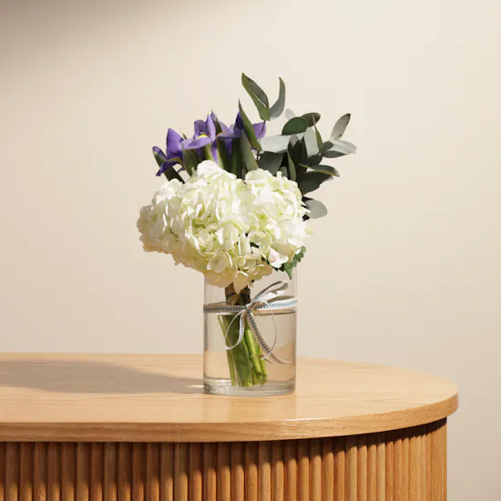 Hydrangea & Iris | Glass Vase