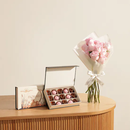Floward Tender Heart Small Chocolate Box | Gentle Flowers Bouquet