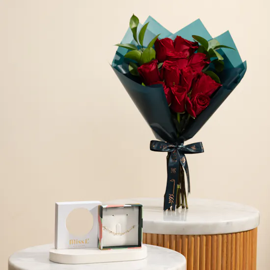 L'azurde Women's Gold Bracelet | Lovely Red Roses Bouquet