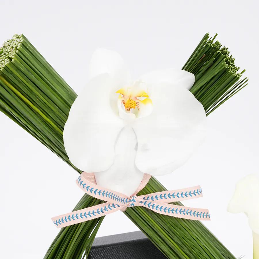 LUSTRO Jewelry with Delicate Florals 6