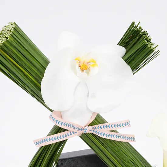 LUSTRO Jewelry with Delicate Florals
