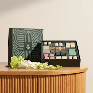 Patchi Les Signatures Prestige Chocolate Box and Flowers Patchi Les Signatures Prestige Chocolate Box and Flowers