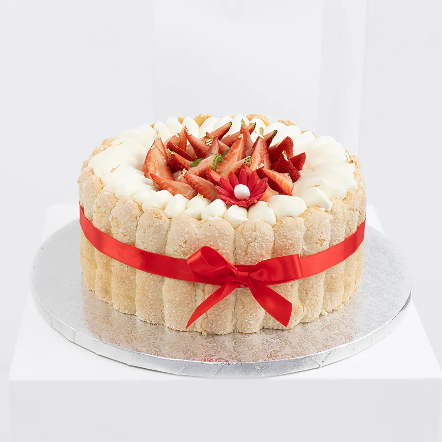 Charlotte Cake | Red Roses 3