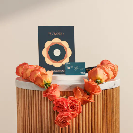Floward 100 KWD Card | Orange Rose Graduation Lei