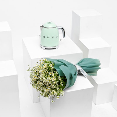 Smeg with Chamomile Flowers Bouquet
