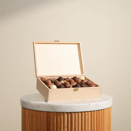 Läderach Praline Chocolate Wooden Box