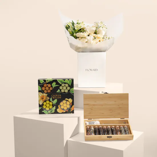 Feel Good Tea & Lakrids by Bülow Chocolates with Flowers