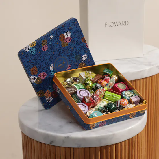 Venchi Murrine Blue Maxi Assorted Chocolate Box | Signature Touch Flower Bouqet