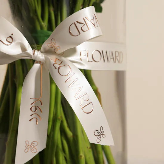 White Baby Roses Vase | 50 Flowers