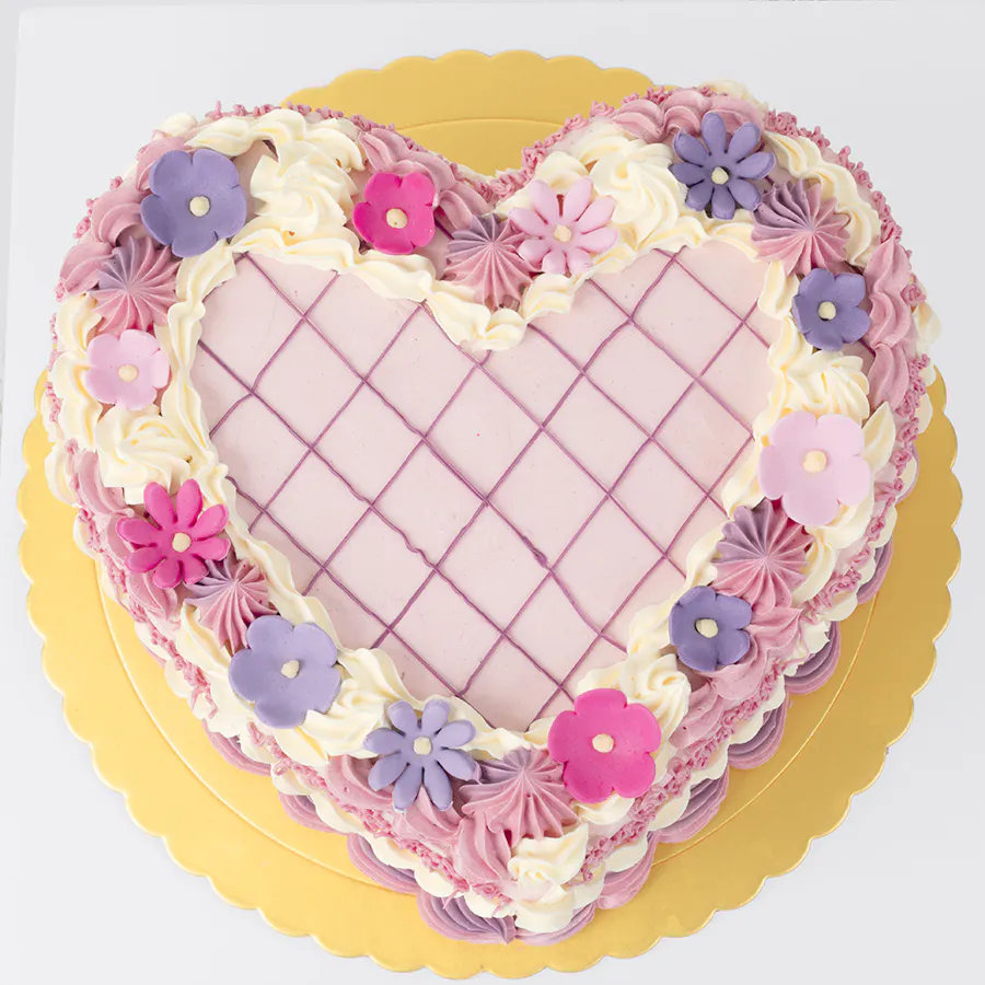 Caramel Heart  Cake & 12 Red Roses 4