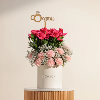 صندوق زهور التهنئة بالزواج الوردية صندوق زهور التهنئة بالزواج الوردية
