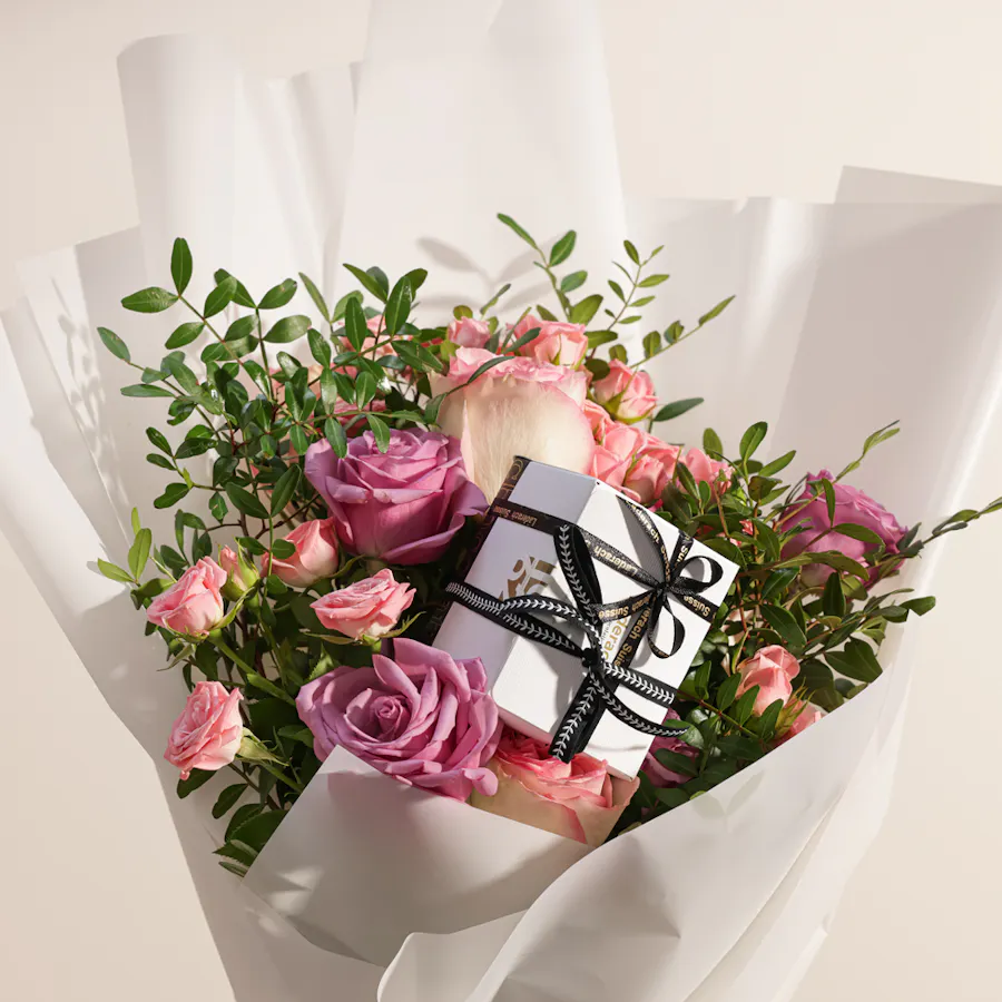 Laderach Wrapped Praline Chocolate Box | Roses Bouquet 2