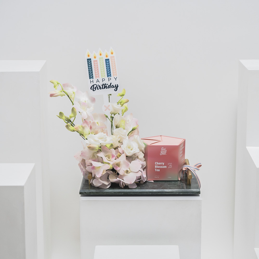 شاي زهر الكرز من فيل قود تي | صينية زهور يوم الميلاد
