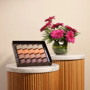 Godiva Carré Chocolate Gift Box | Fuchsia Gerberas Godiva Carré Chocolate Gift Box | Fuchsia Gerberas