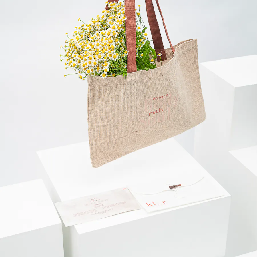 Klar Nail Spa Gift Voucher | Soft Flowers  4