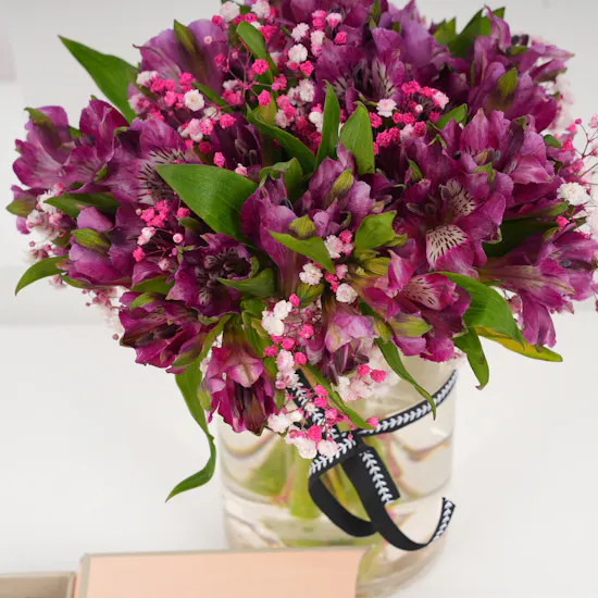 Floward Crunchy Chocolate Box | Dreamy Vase