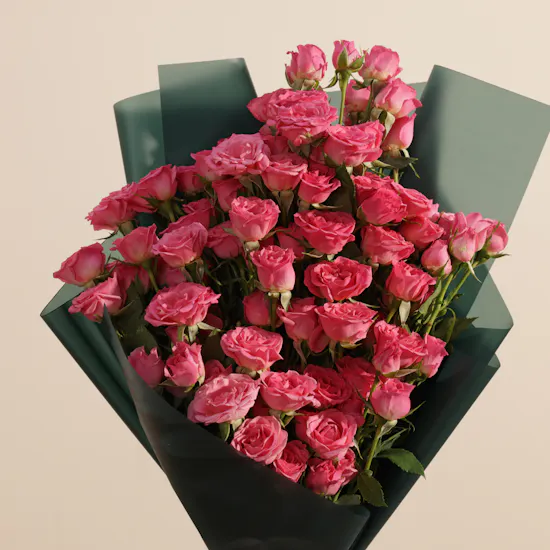 Striking Grace Flower Bouquet | 25 Flowers