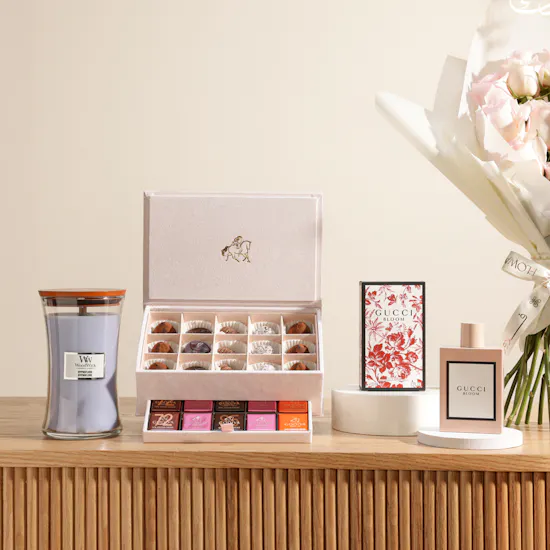 The Feminine Touch Gift Set | Timeless Eid Flowers